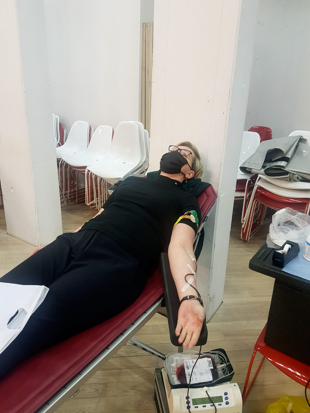 Kõrgkooli rektor Ulla Preeden verd loovutamas. Fotod: Kadi Kass