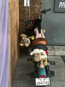 Kõikjal on motorollerid.