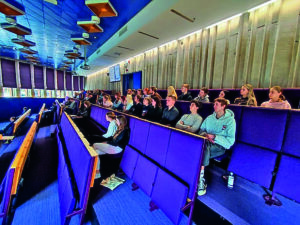 Donatella Lorusso näidistundi andmas ja koos 2. kursuse üliõpilaste ja õppejõududega