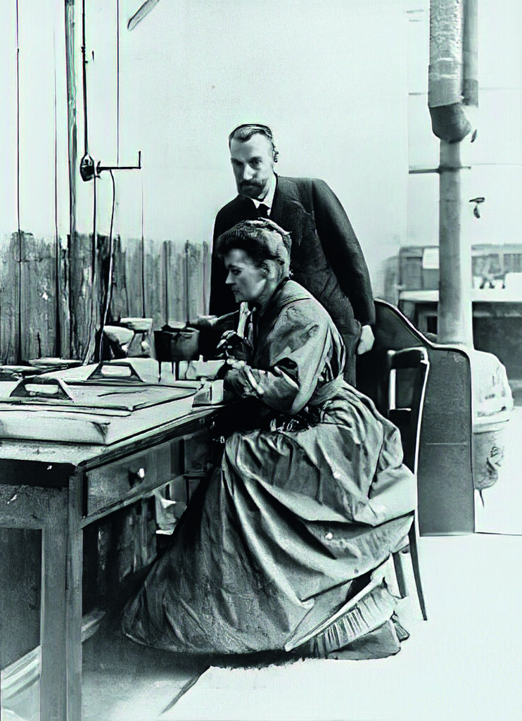 Marie ja Pierre Curie. Allikas: https://explore.psl.eu/en/discover/virtual-exhibits/marie-curie-1867-1934/first-discoveries-1898-1906