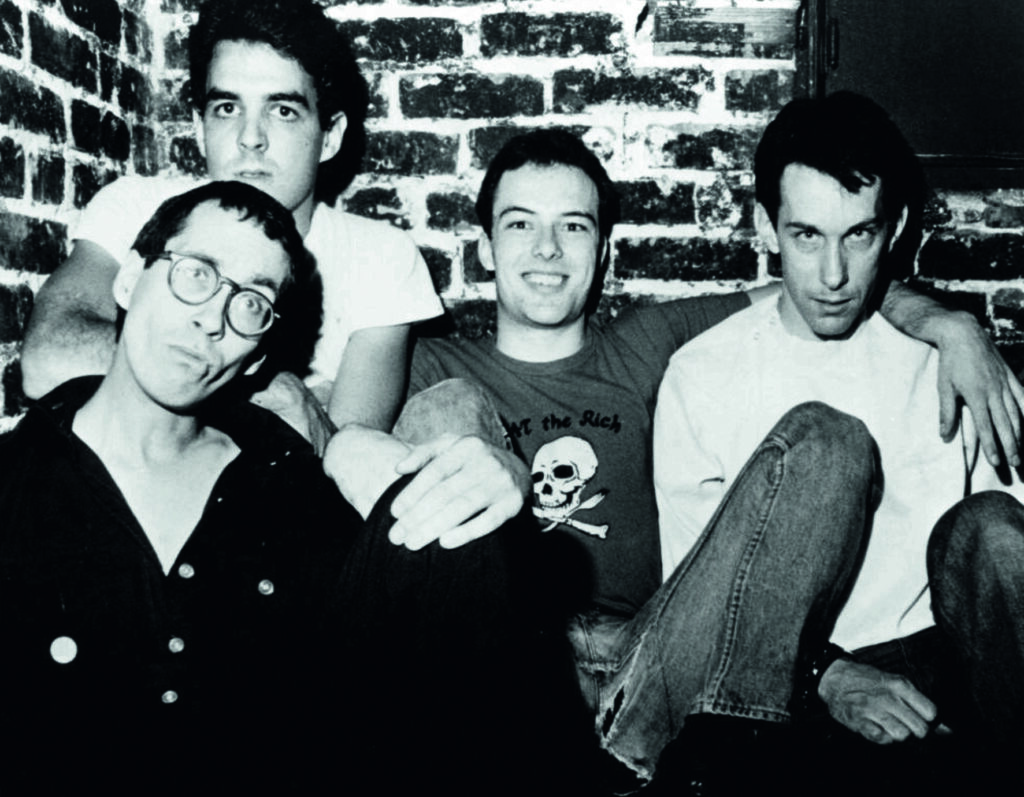 DEAD KENNEDYS (1980). Jello Biafra tagumises reas keskmine. Allikas: www.roughtrade.com/en-de/artist/dead-kennedys